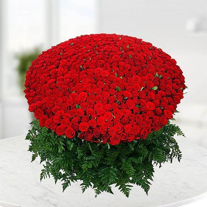 Magnificent 1000 Roses Basket